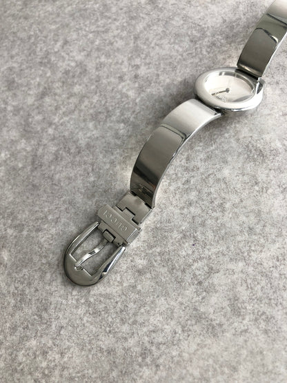 GUCCI Logo Quartz Watch Silver 6700L Vintage 28ufd2