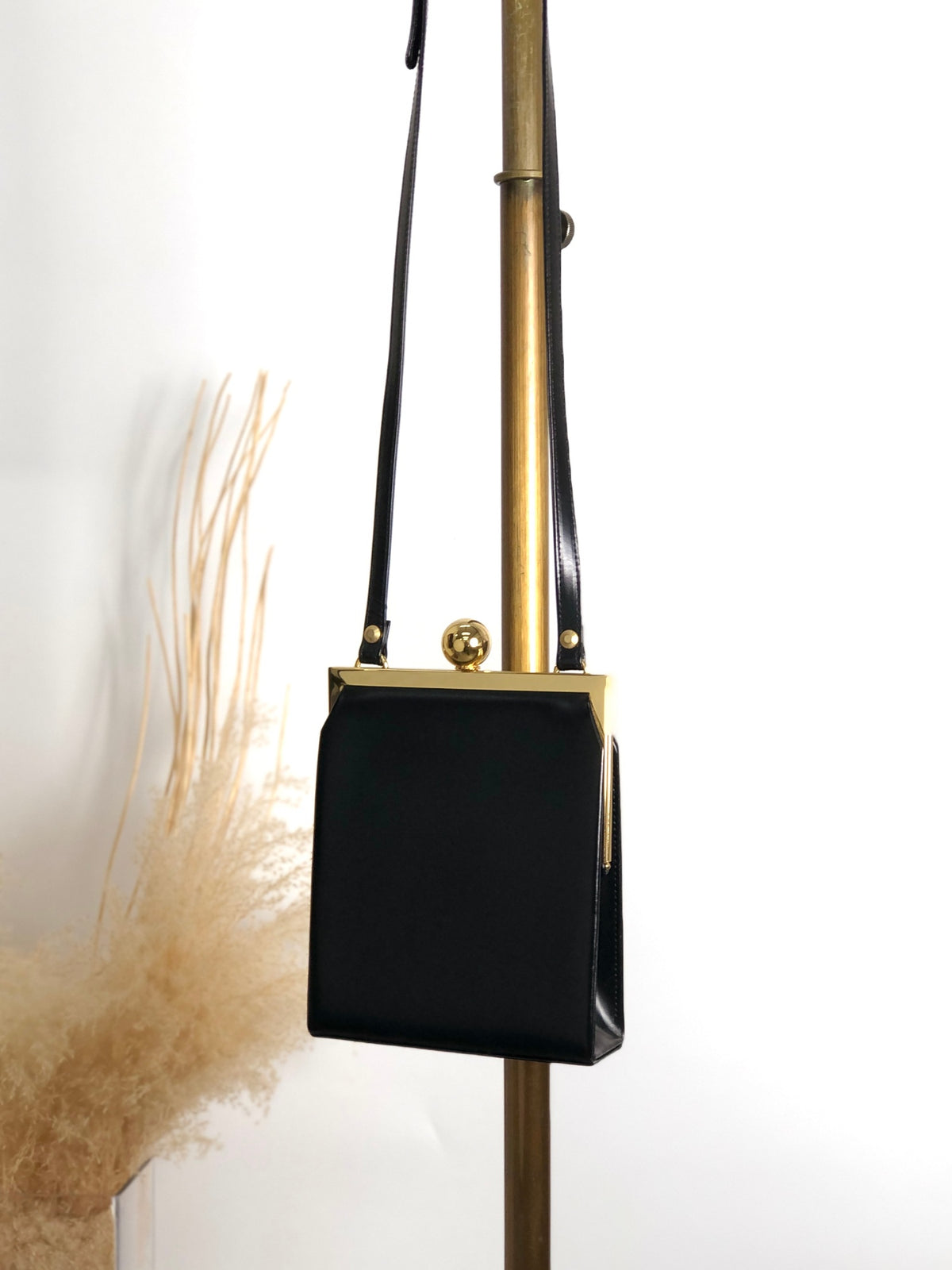 Yves Saint Laurent Metal Clasp Small Shoulder bag Black Vintage 8z366v
