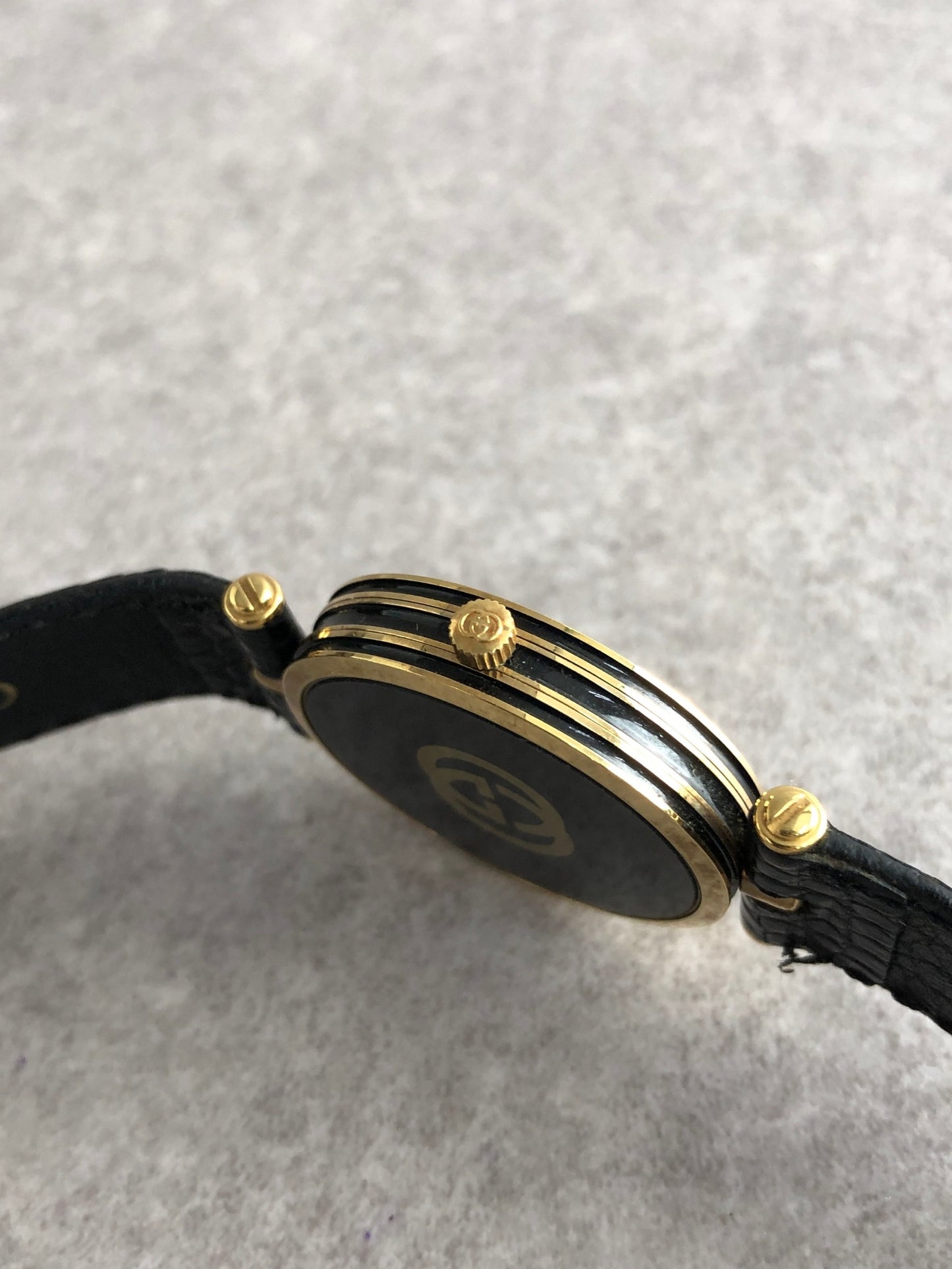 GUCCI Logo Watch Black×Gold Vintage 8bm2vw