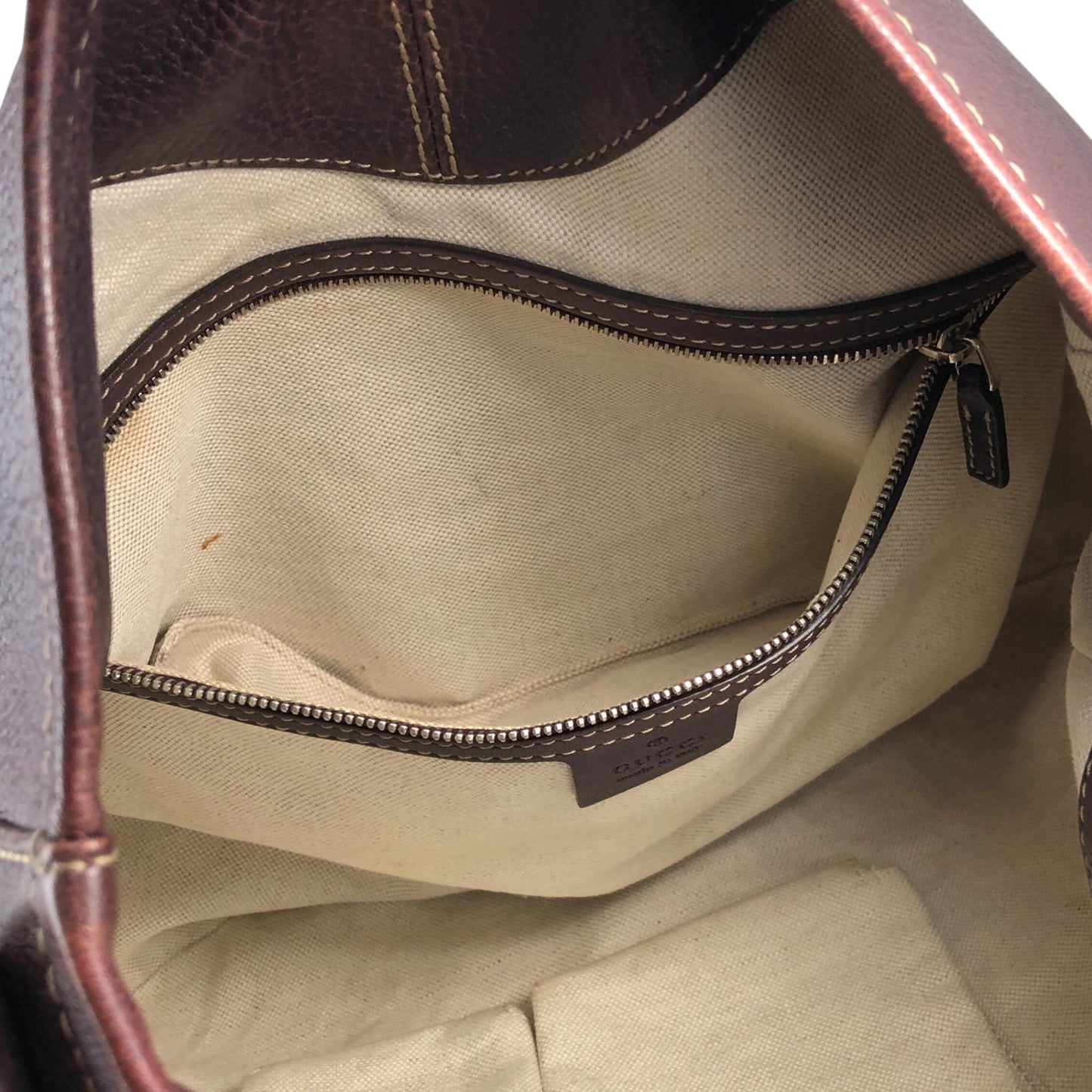 GUCCI Logo Embossed Shoulder bag Brown Vintage 8svbt5