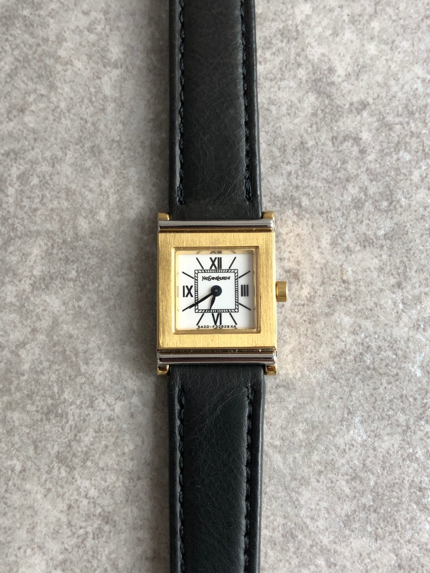 Yves Saint Laurent Quartz Watch Gold Vintage 5420-H47599 55i8eh