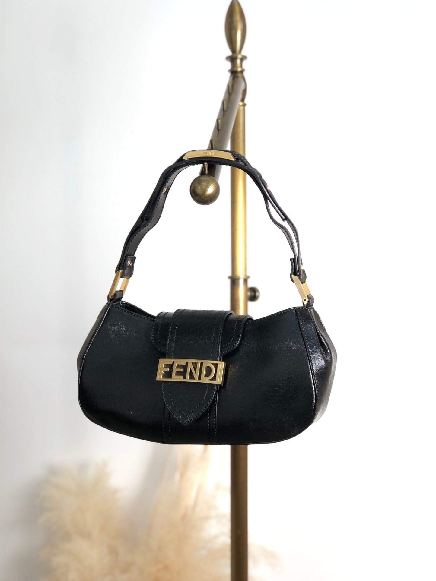 FENDI Logo Shoulder bag Black Vintage zjfy53