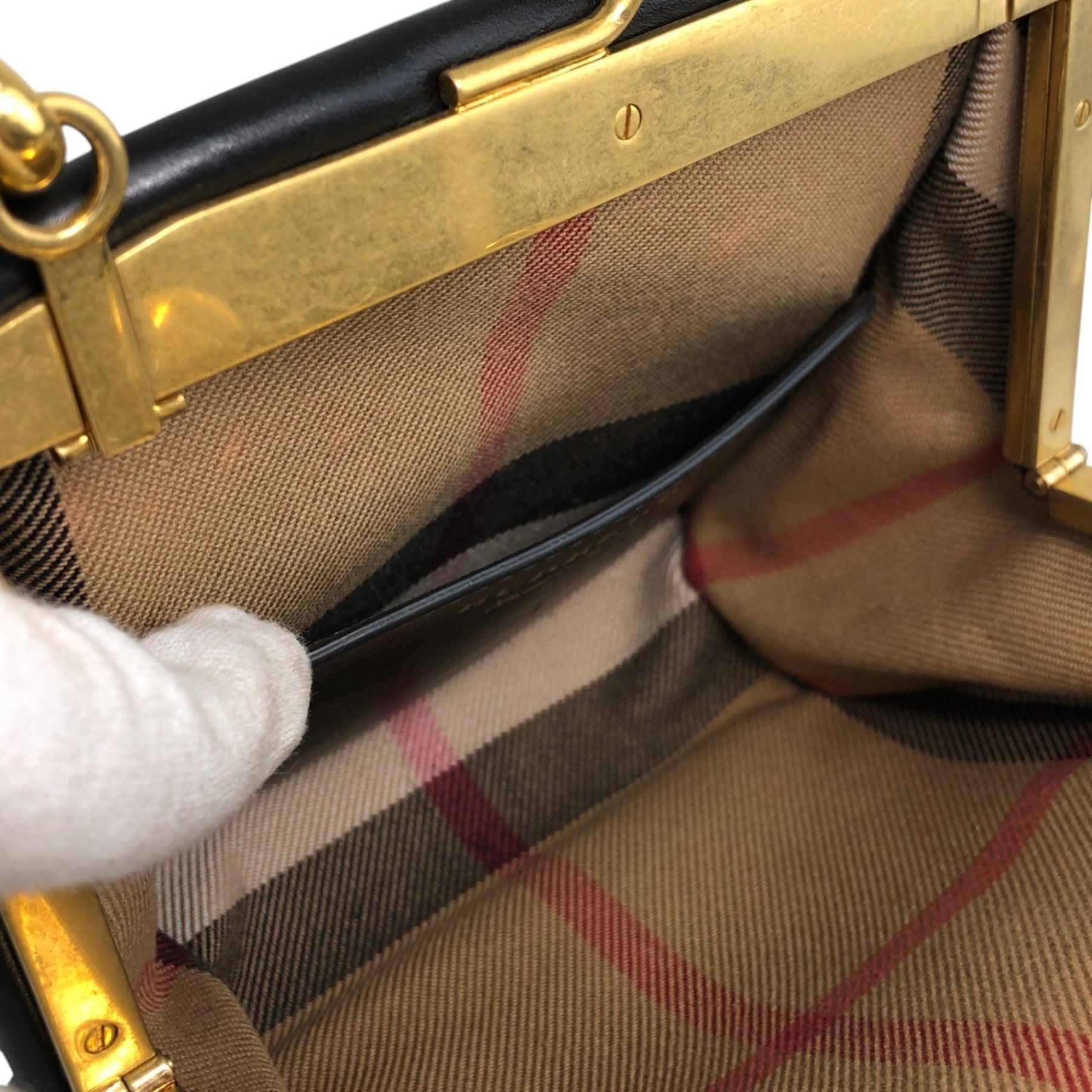 BURBERRY Logo Metal Clasp Shoulder bag Black Vintage hdymvu