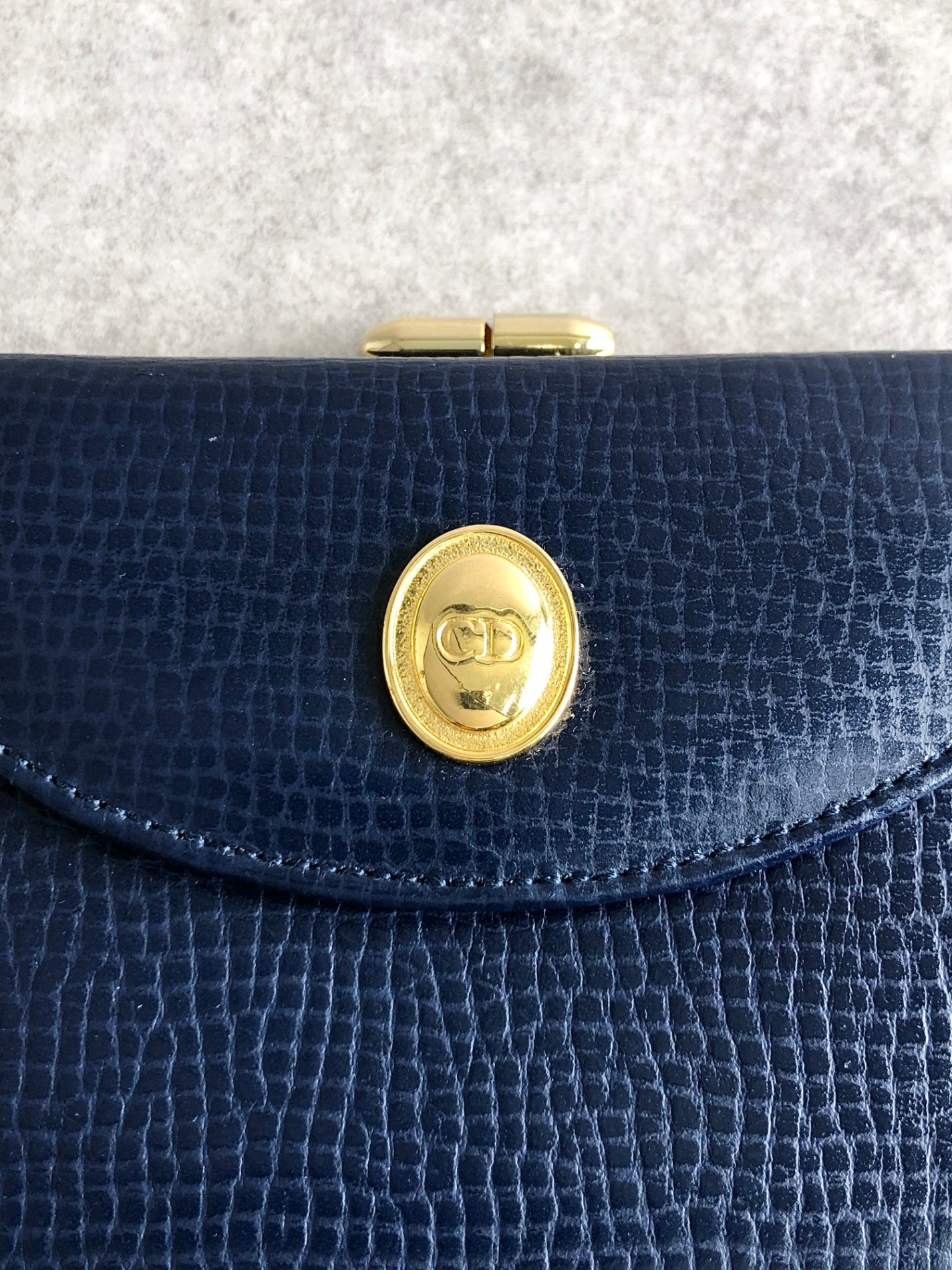 Christian Dior CD 標誌金屬扣折疊錢包海軍藍復古款 6c2pn7