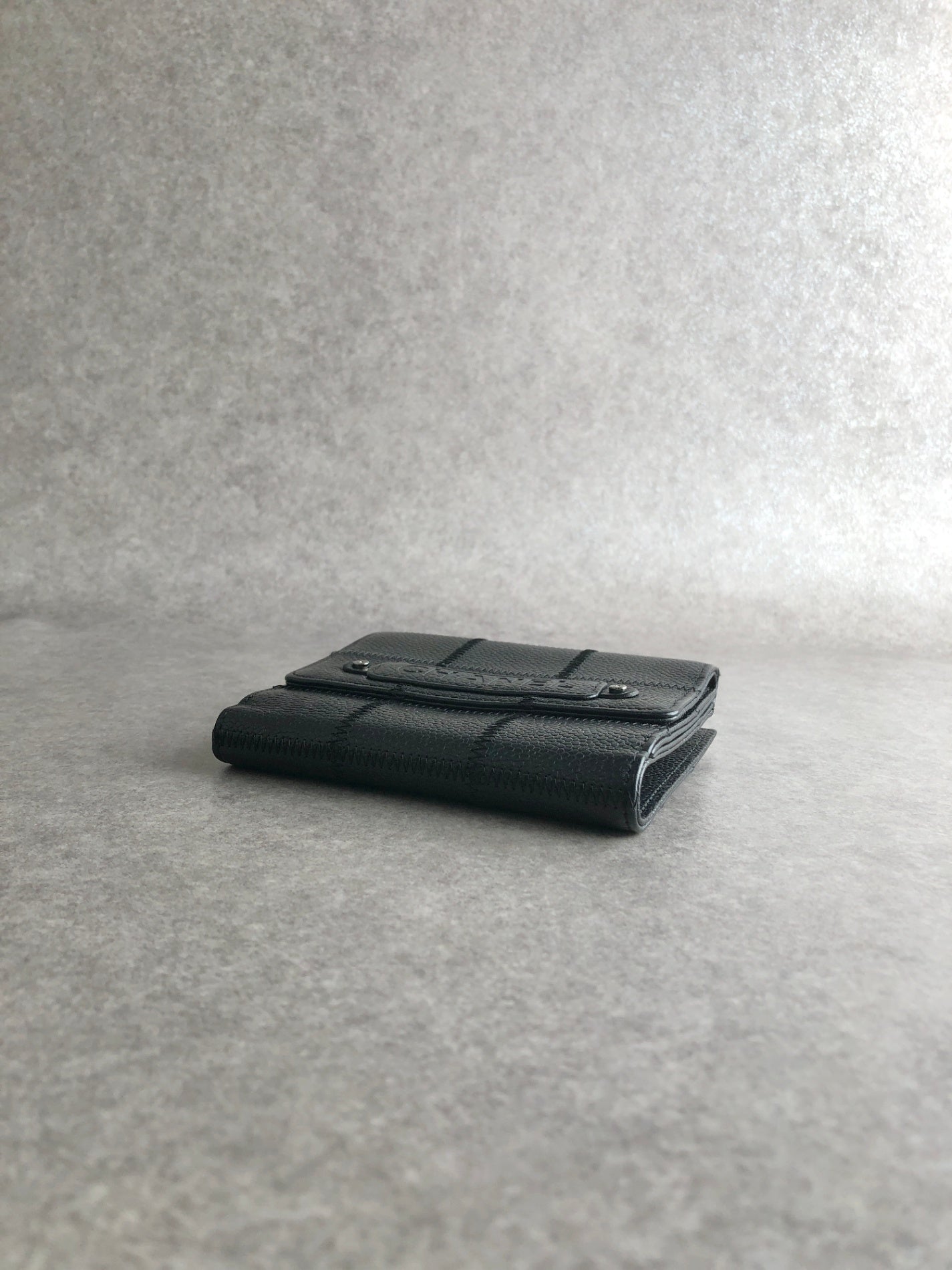 CHANEL Chocolate Bar Folded Wallet Black Vintage 2r56zg