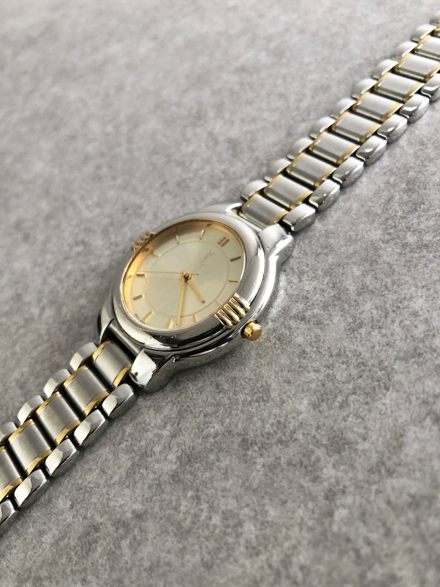 Yves Saint Laurent YSL Logo Quartz Watch Silver 6031-G11246TA Vintage vv2bv3
