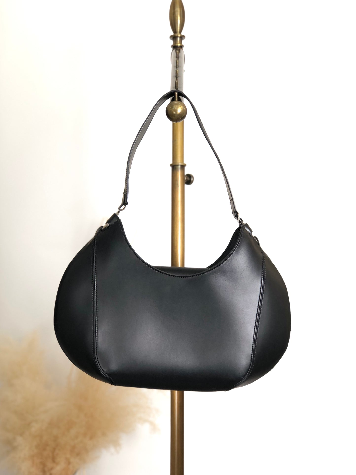 Salvatore Ferragamo Gancini Shoulder bag Black Vintage c3yye7