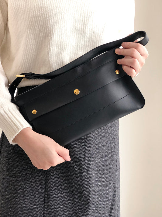 BURBERRY Sling bag Black Vintage 5y6wh2