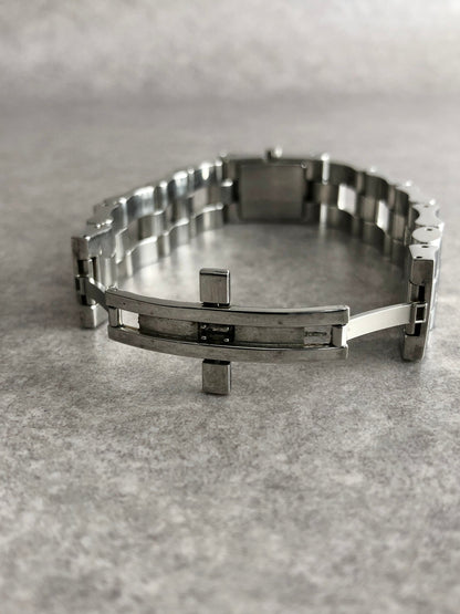 GUCCI Square Watch Silver 2305L Vintage 5db4xv