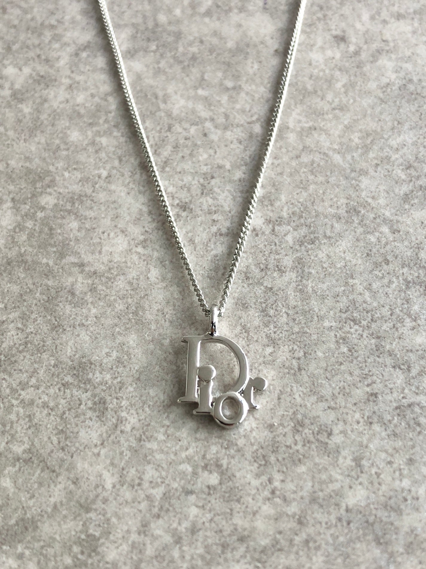 DIOR ネックレス エメラルドモチーフ シルバー ヴィンテージ V字 Christian Dior Logo Motif Necklace Silver Vintage 7dbn6v