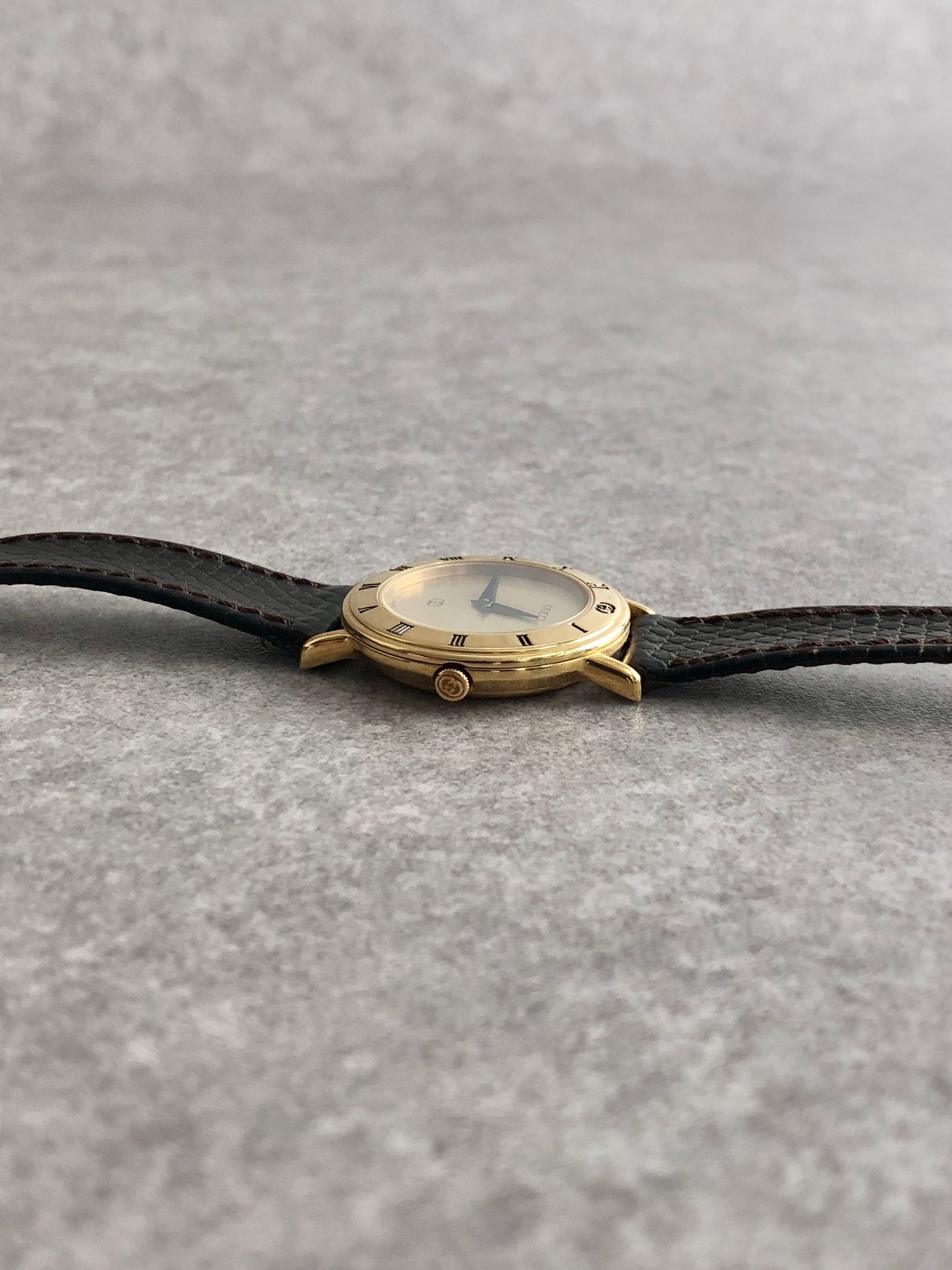GUCCI Logo Watch Black 3000L Vintage upizt7