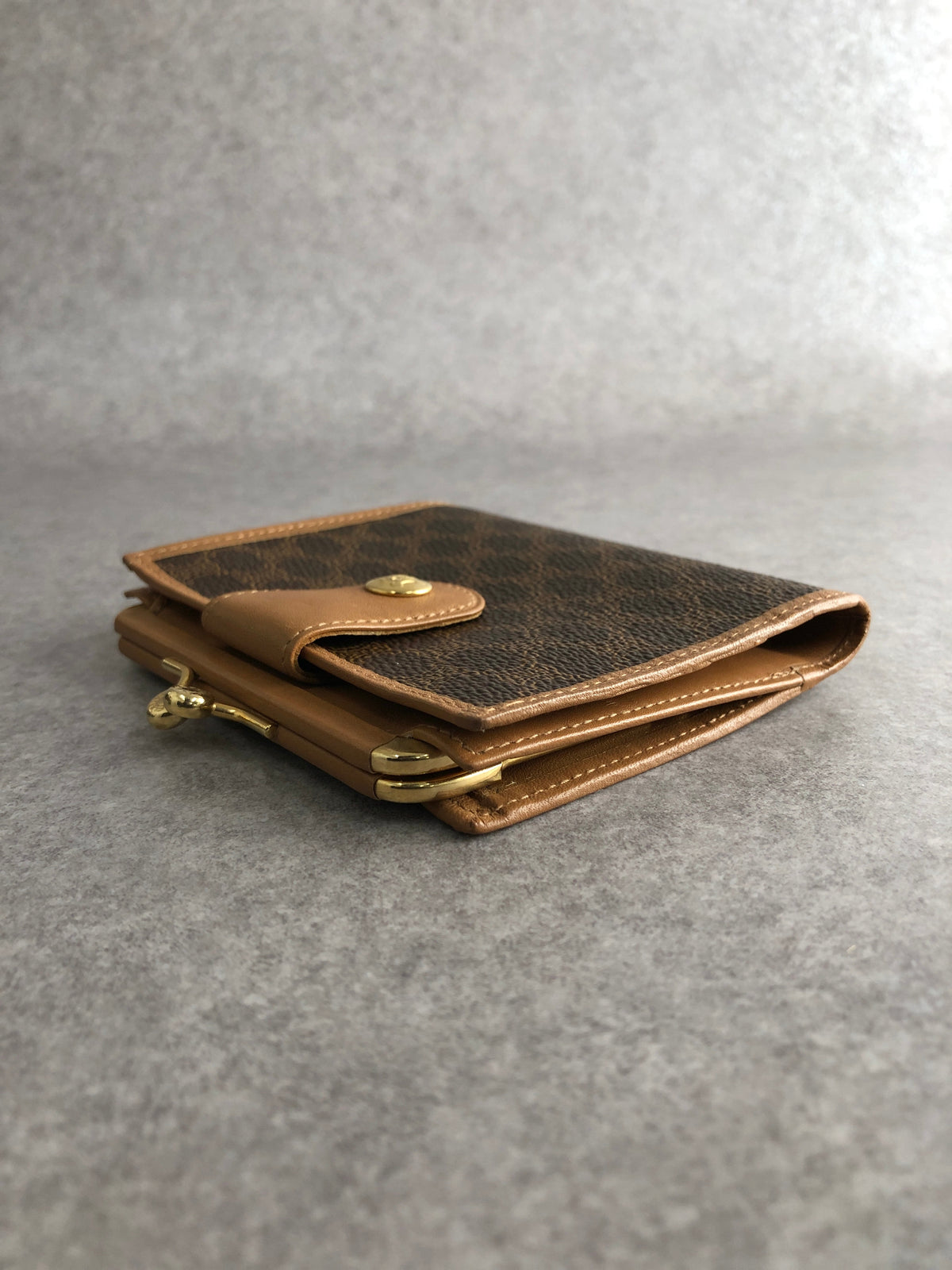 CELINE Macadam Blason Metal Clasp Folded Wallet Brown Vintage npchhu