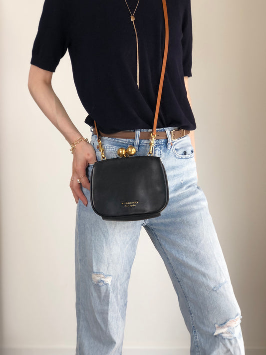 BURBERRY Logo Metal Clasp Shoulder bag Black Vintage hdymvu