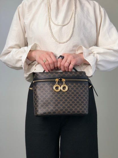 CELINE Macadam Circle Charm Two-way Handbag Shoulder bag Black Vintage cx8yk3