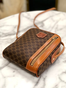 CELINE Macadam Blason Front zipper Crossbody Shoulder bag Brown vintage Old Celine cxricc