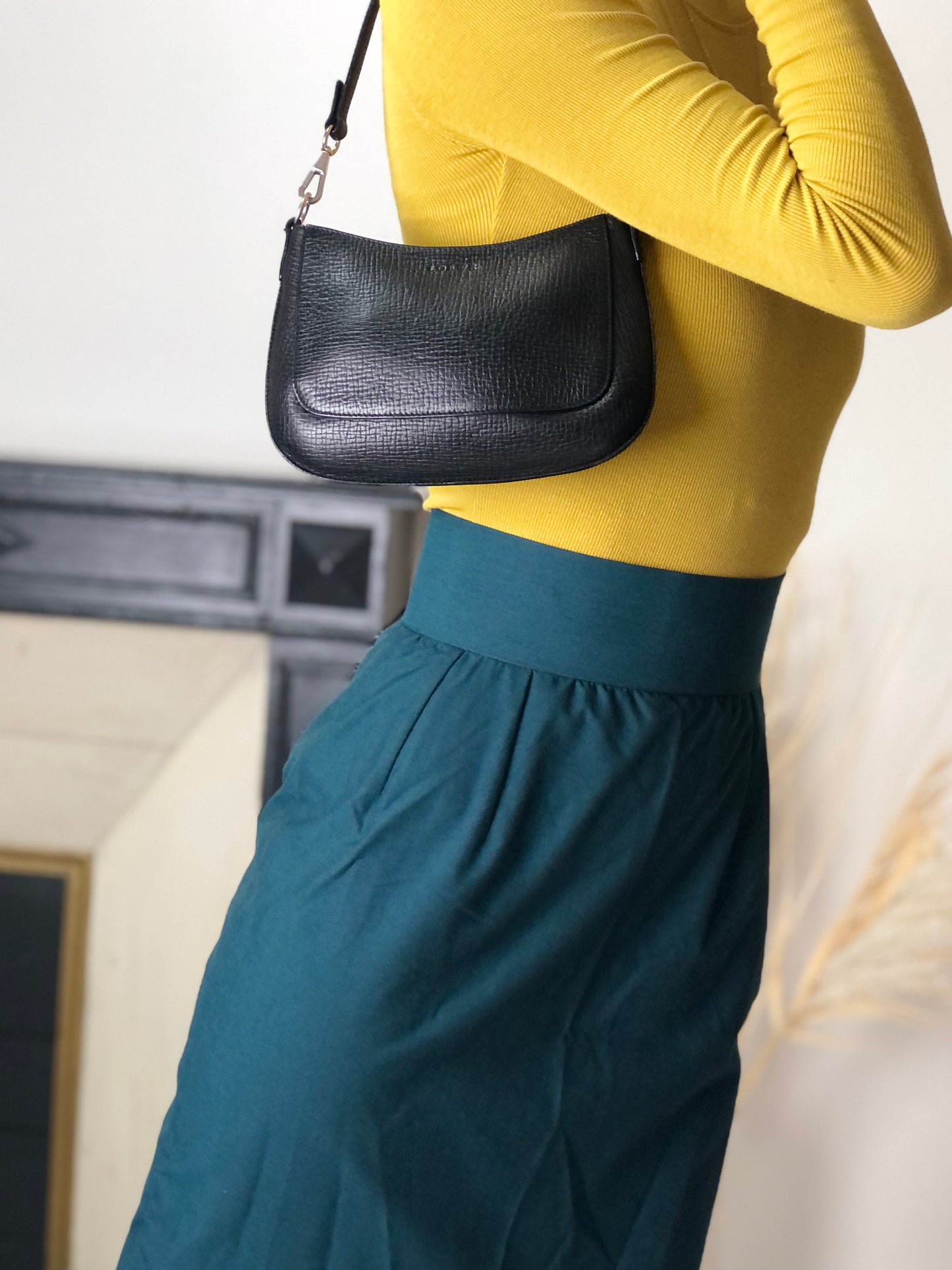 LOEWE Logo Embossed Small Handbag Black Vintage dxvbfj