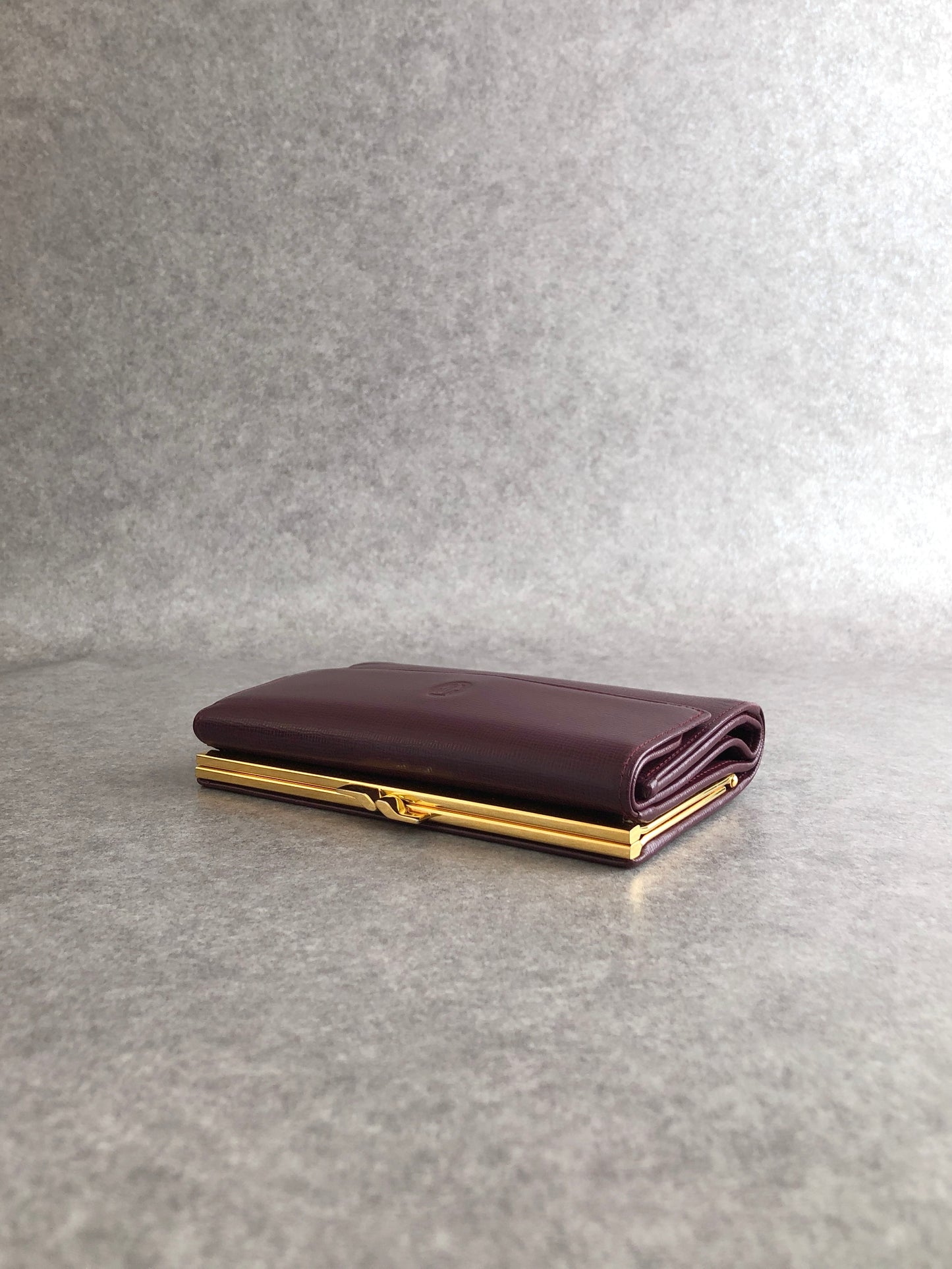Cartier Logo Embossed Folded Wallet Bordeaux Vintage g2uux3