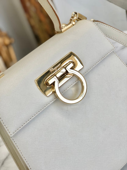 Salvatore Ferragamo Gancini 斜背包 手提包 肩背包 白色 復古 舊款 da7rgv