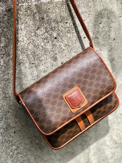 CELINE Macadam Blason Two-line Shoulder bag Brown Vintage Old Celine kzzf27