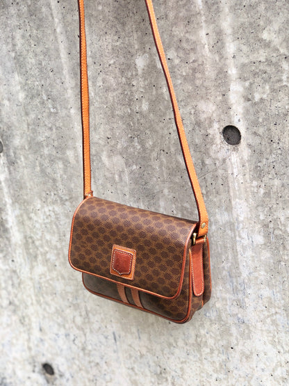 CELINE Macadam Blason Two-line Shoulder bag Brown Vintage Old Celine kzzf27