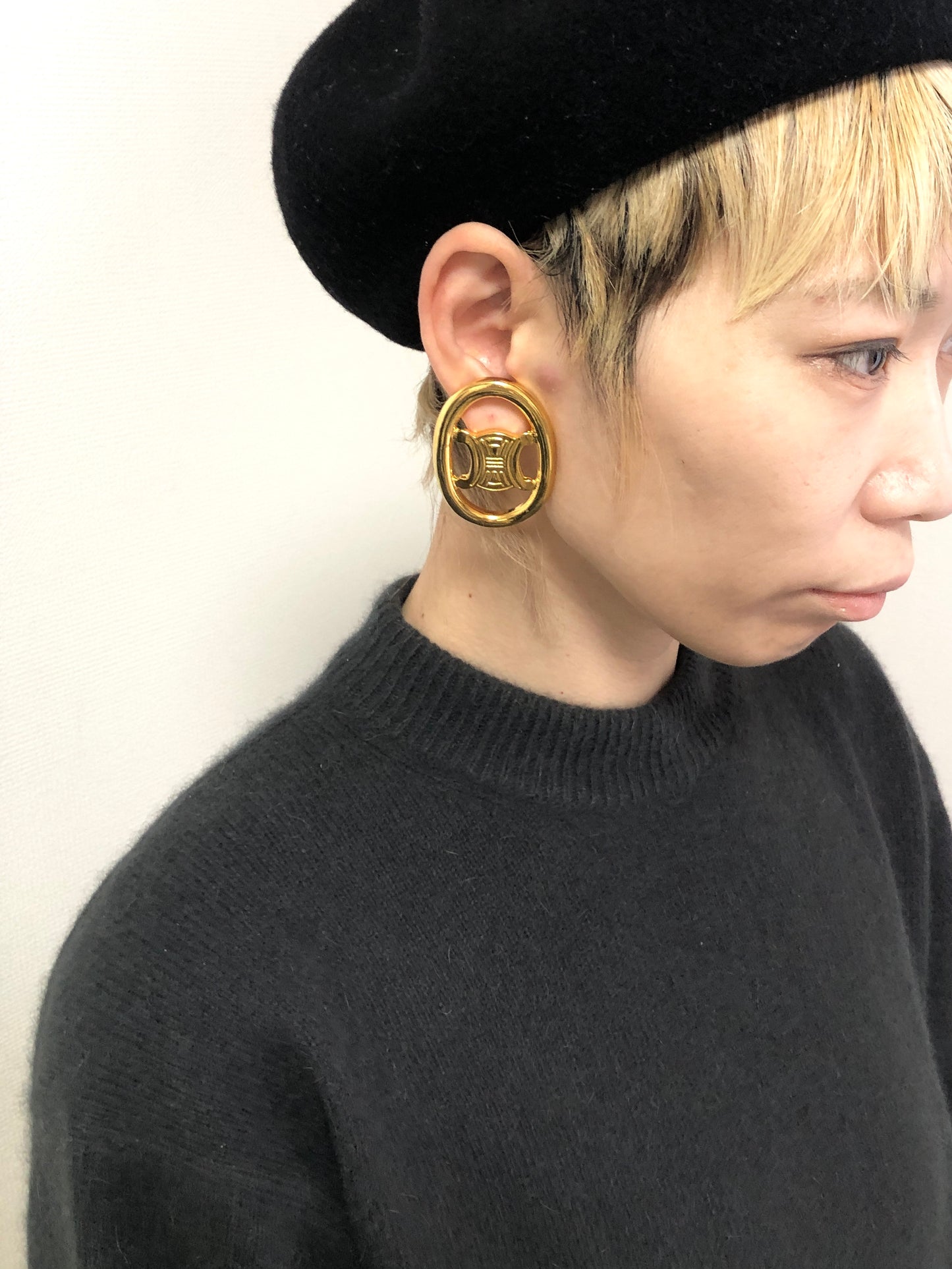 CELINE Blason Earrings Gold Vintage f7ggsk