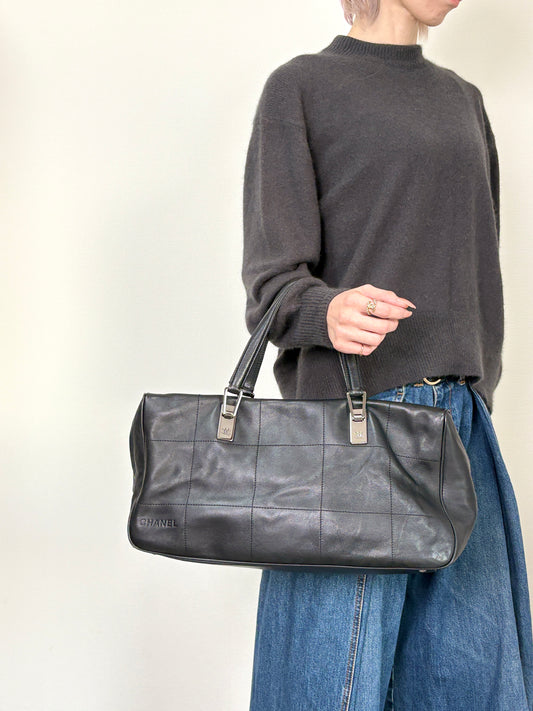 CHANEL Chocolate Bar Handbag Boston bag Black Vintage 6gabx8