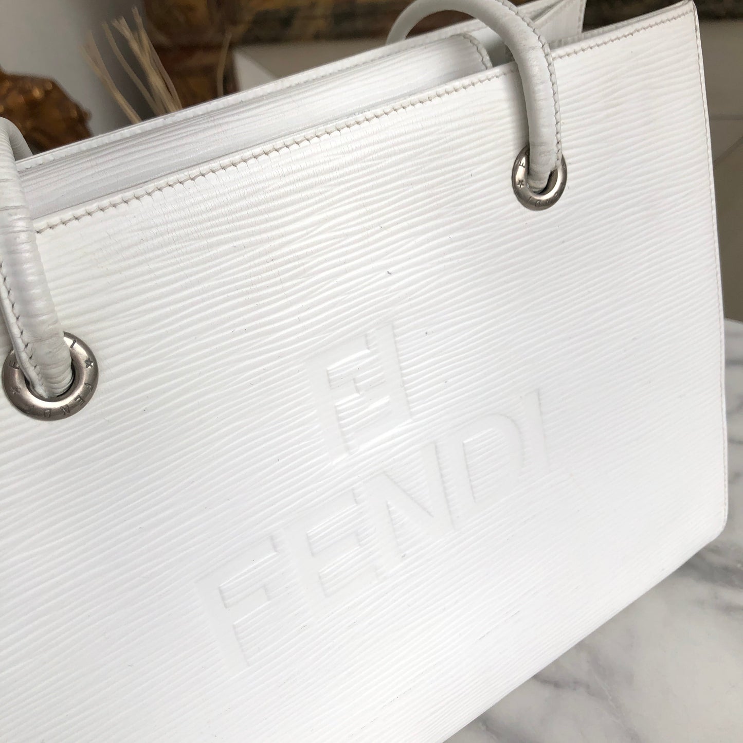 FENDI  logo Embossed  leather  Shoulder bag white Vintage Old puy338