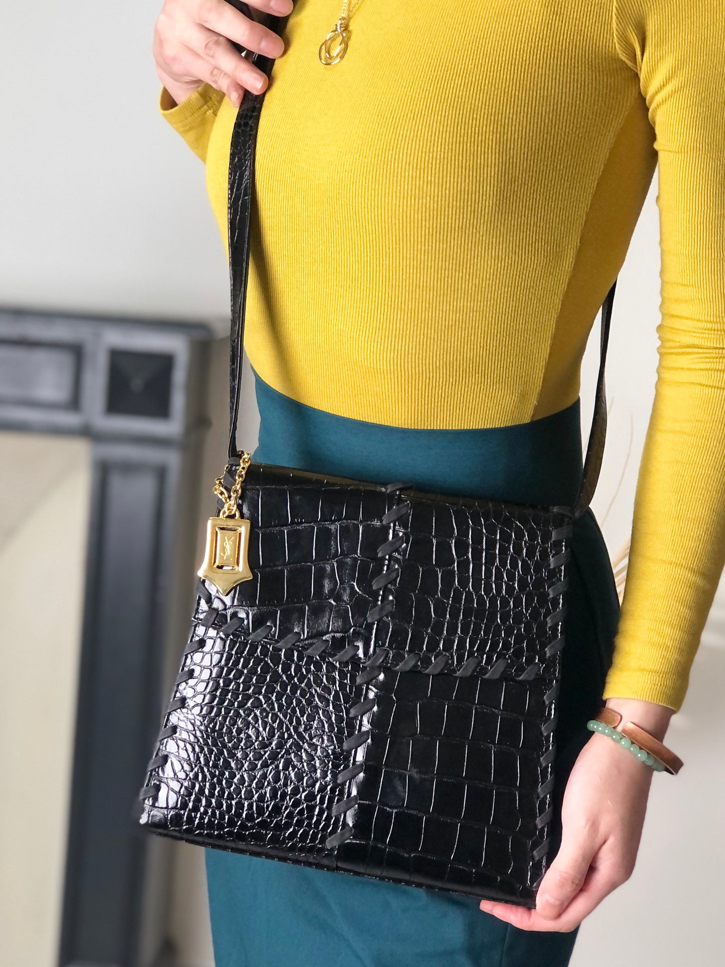 Yves Saint Laurent YSL Logo Charm Shoulder bag Black Vintage p7s3ib