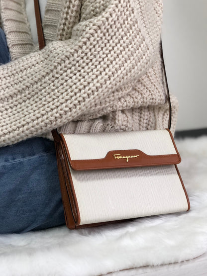 Salvatore Ferragamo Logo Shoulder bag White Vintage Old mk5mmu