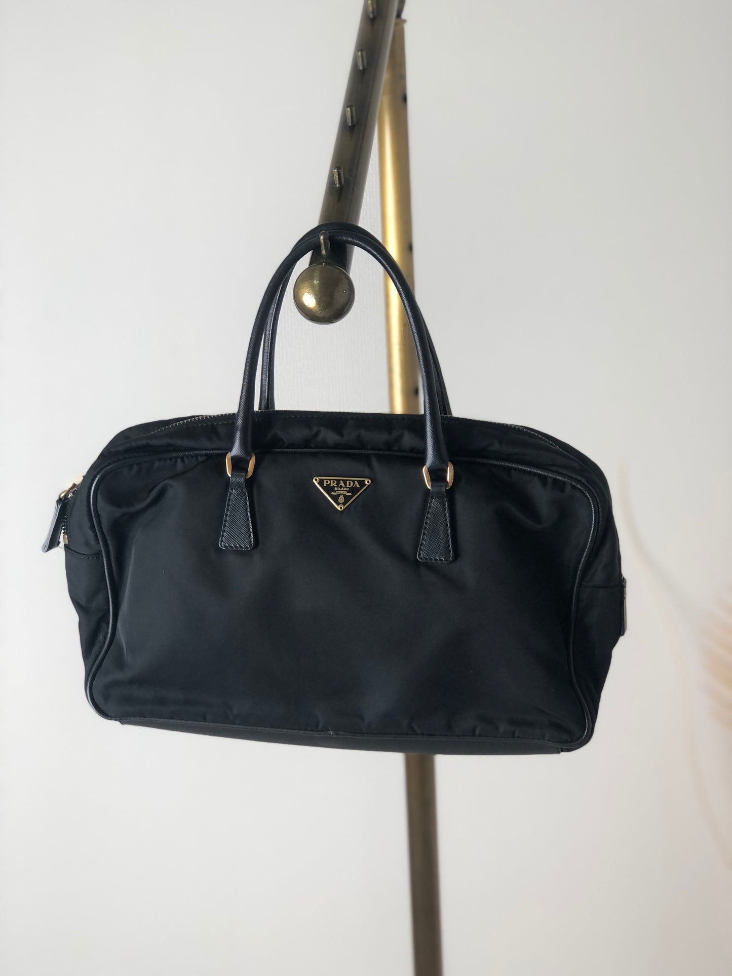 PRADA Triangle Logo Handbag Black Vintage fhv7du