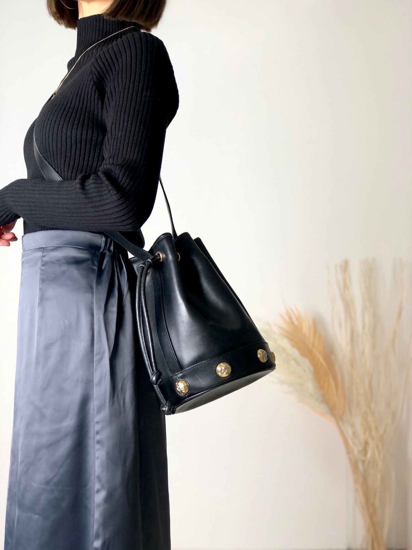 Salvatore Ferragamo High Heel Motif Studs Drawstring Shoulder bag Black Vintage Old updwpp