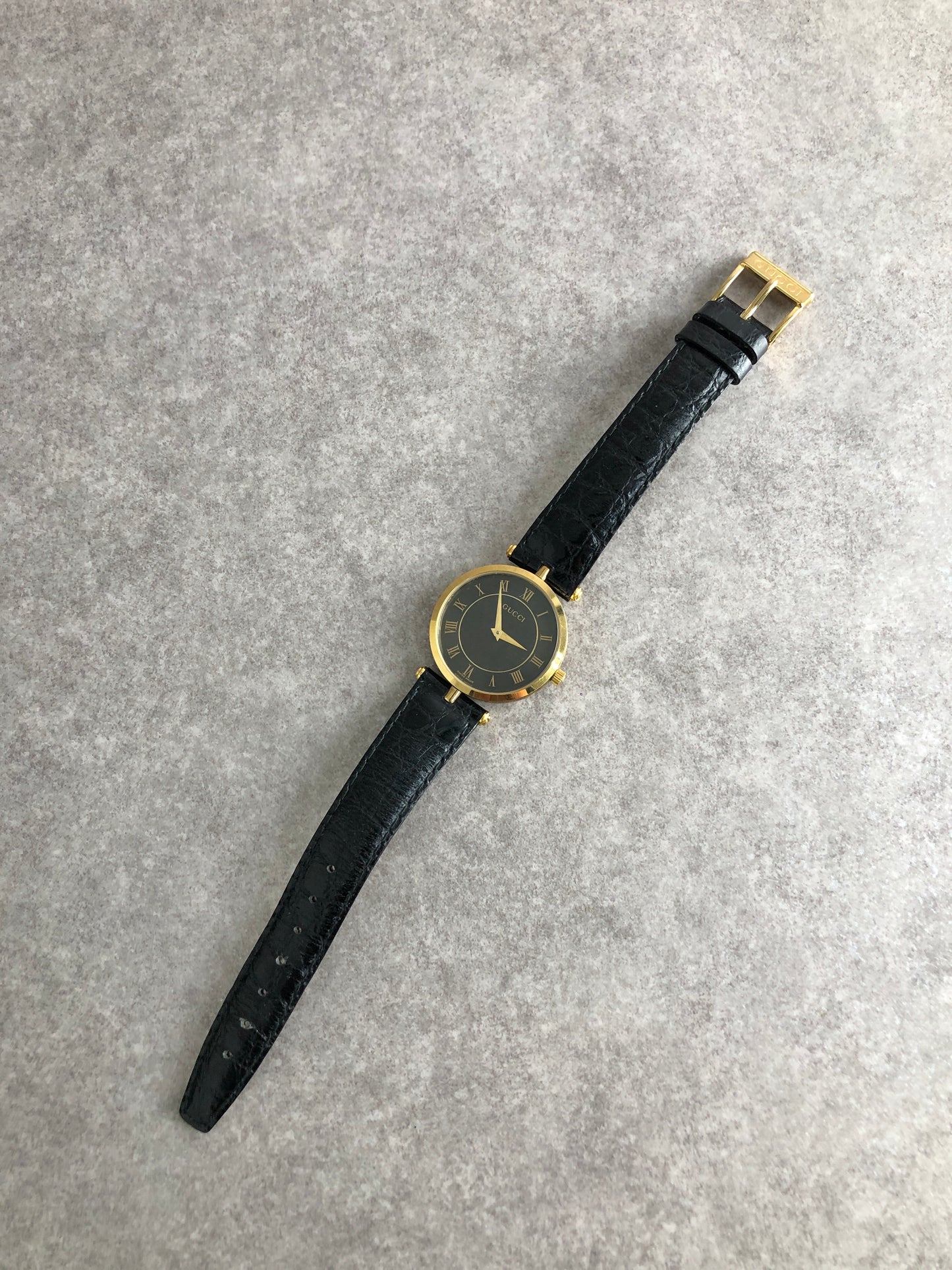 GUCCI Logo Watch Black 2040M Vintage mr6i3u