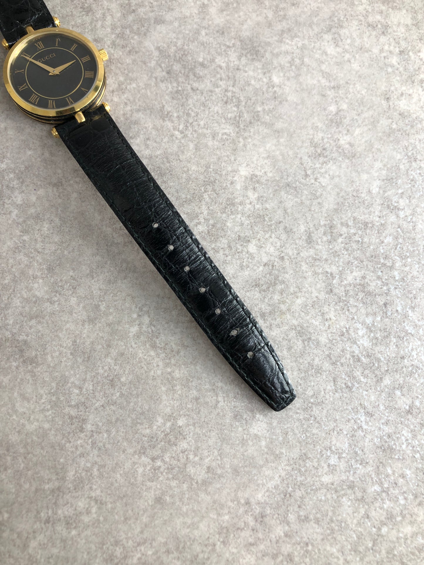 GUCCI Logo Watch Black 2040M Vintage mr6i3u