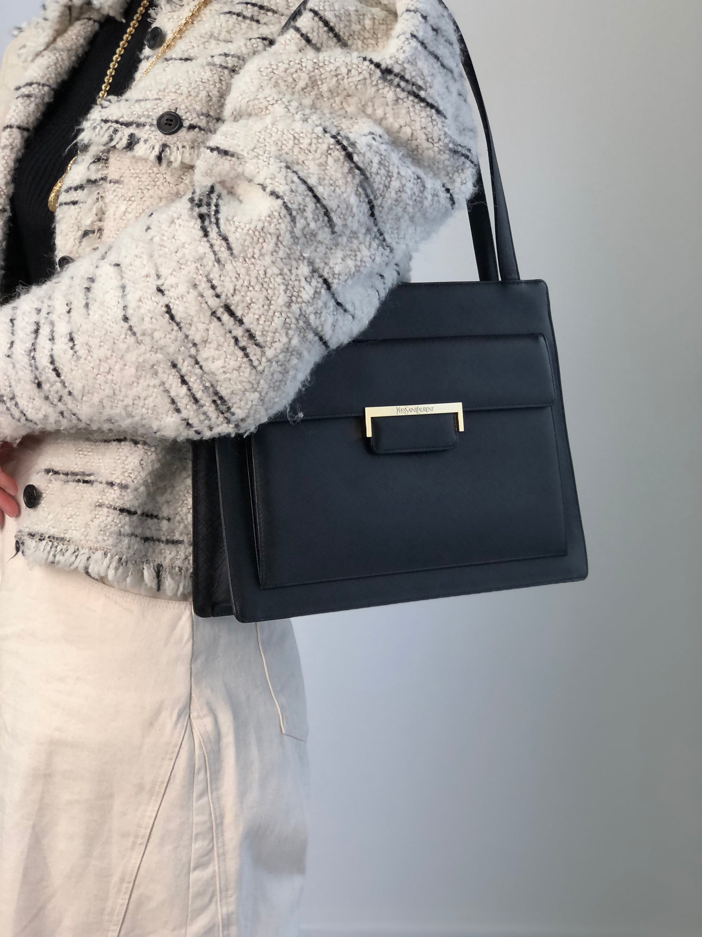 Yves Saint Laurent Logo Handbag Black Vintage fguw8w