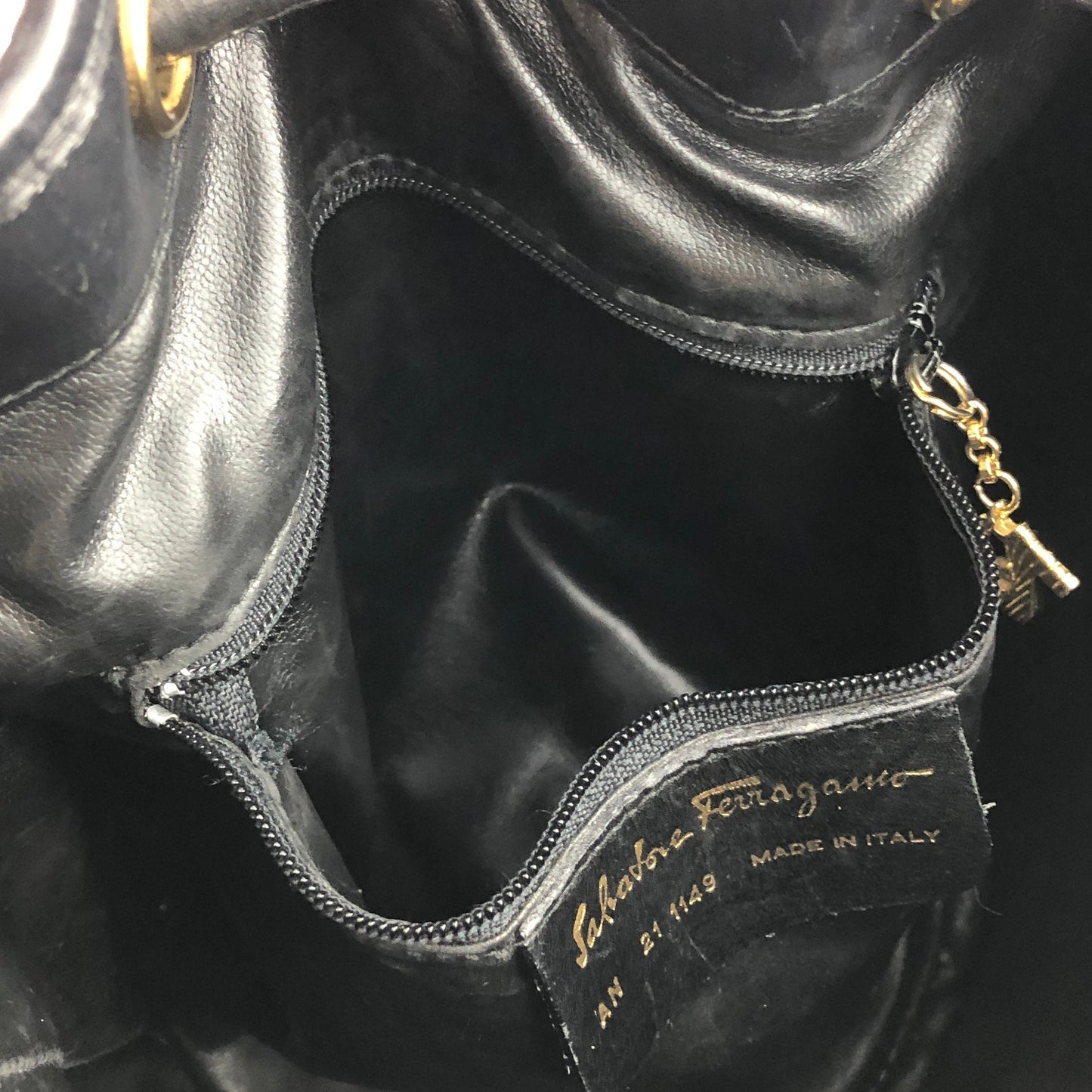 Salvatore Ferragamo High Heel Motif Studs Drawstring Shoulder bag Black Vintage Old updwpp