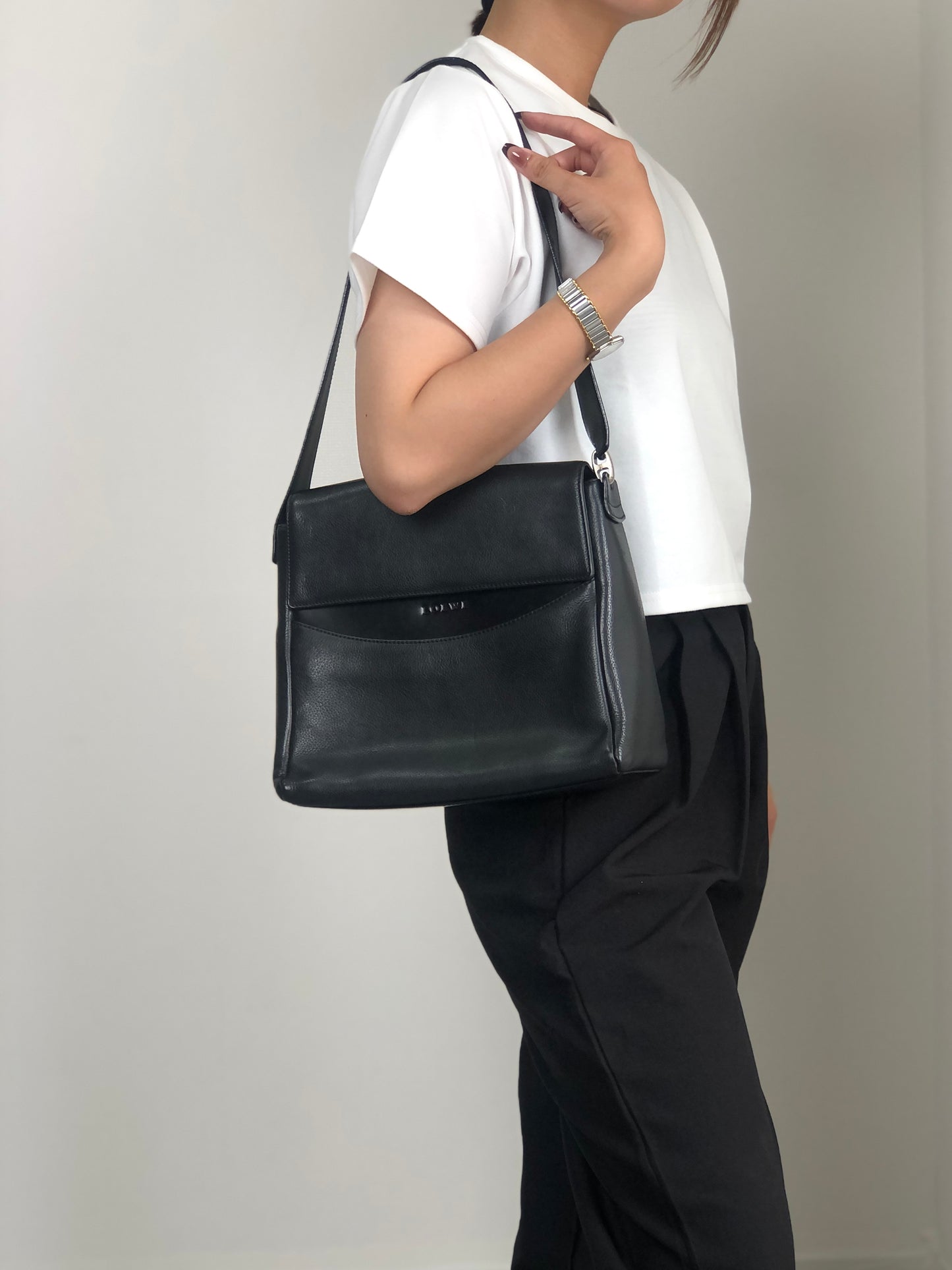 LOEWE Logo Embossed Shoulder bag Black Vintage mxivwm