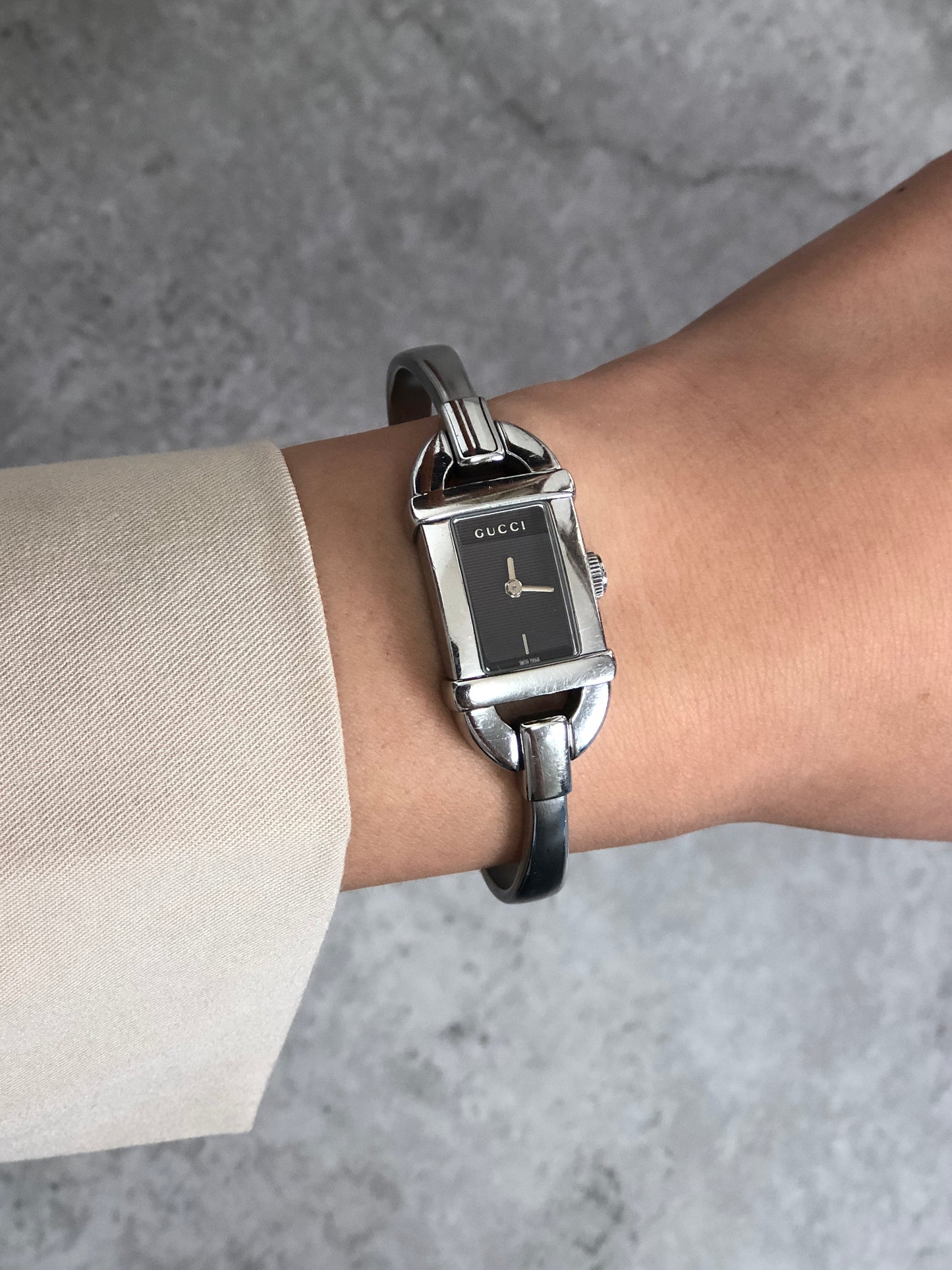 GUCCI Bangle Watch Silver 6800L Vintage 4cxr5p