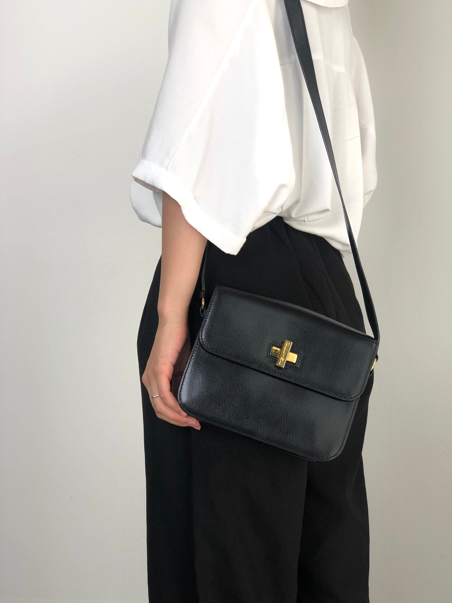 CELINE Turn Lock Shoulder bag Black Vintage jth6xy