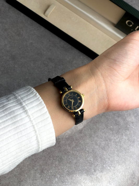 GUCCI Watch Black×Gold Vintage xahdk4