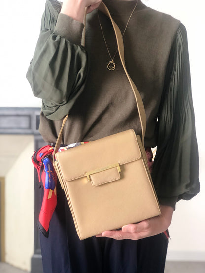 Yves Saint Laurent Logo Shoulder bag Beige Vintage djy2f2