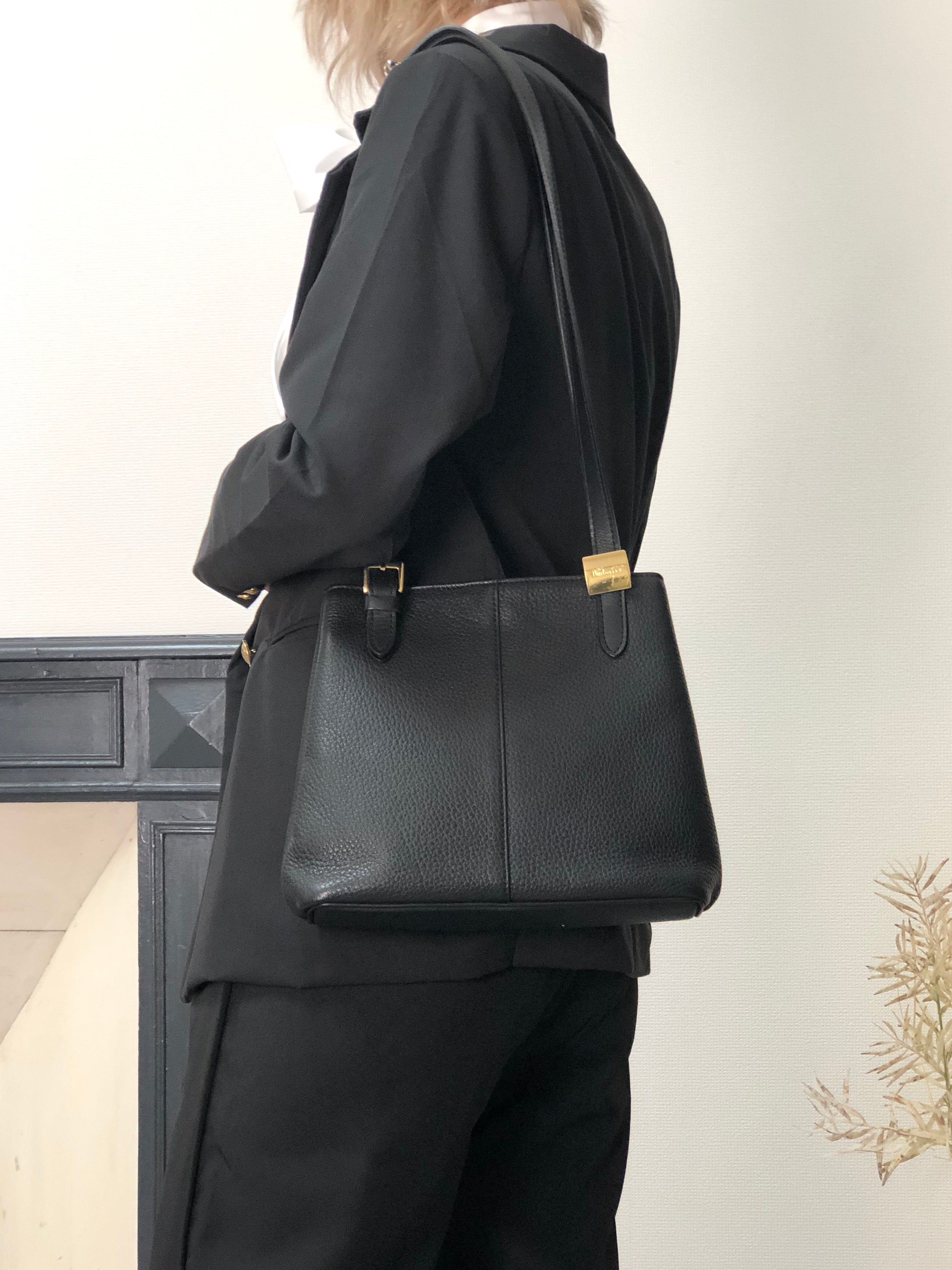 BURBERRY Logo Shoulder bag Black Vintage vrug8v – VintageShop solo