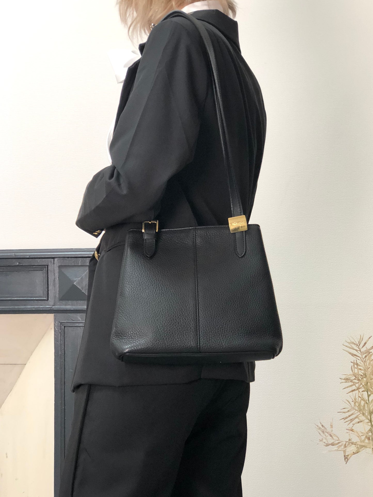 BURBERRY Logo Shoulder bag Black Vintage vrug8v