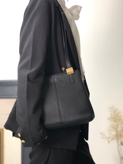 BURBERRY Logo Shoulder bag Black Vintage vrug8v