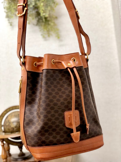 CELINE Macadam Blason Drawstring Bucket Shoulder bag Brown Vintage Old CELINE aicwpz