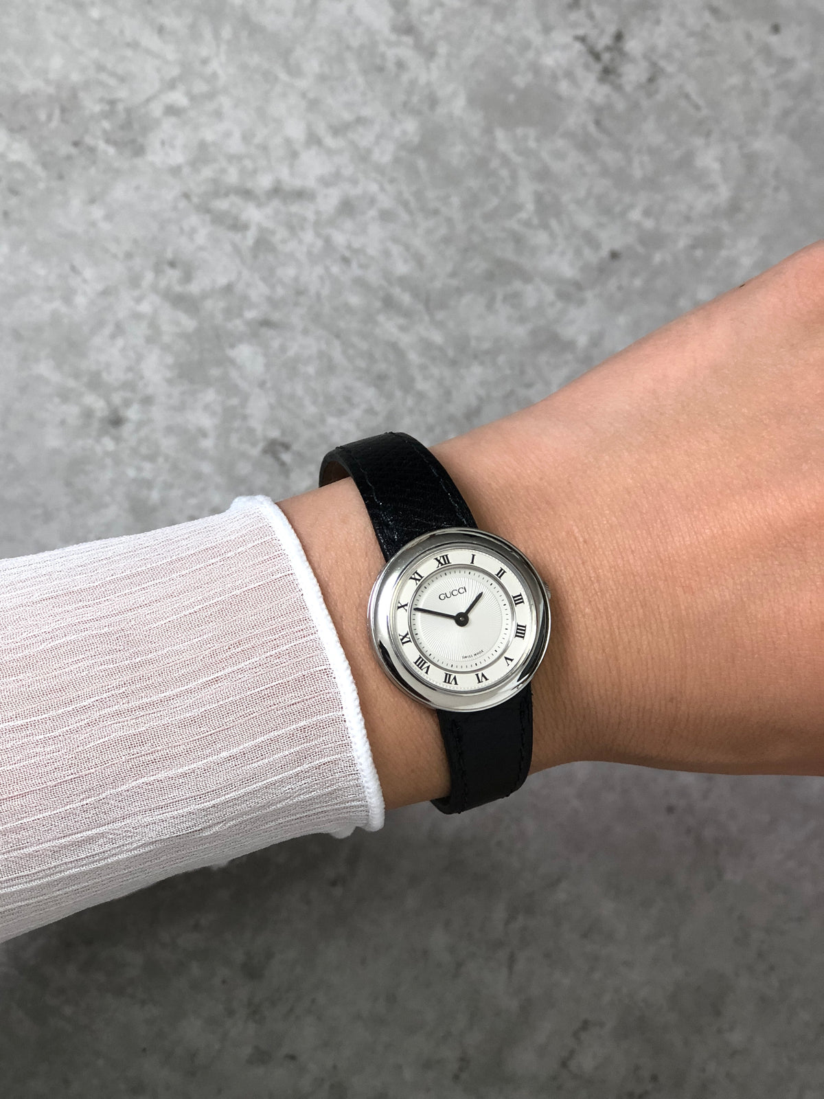 GUCCI Logo Quartz Watch Silver×Black Vintage jfpy7r