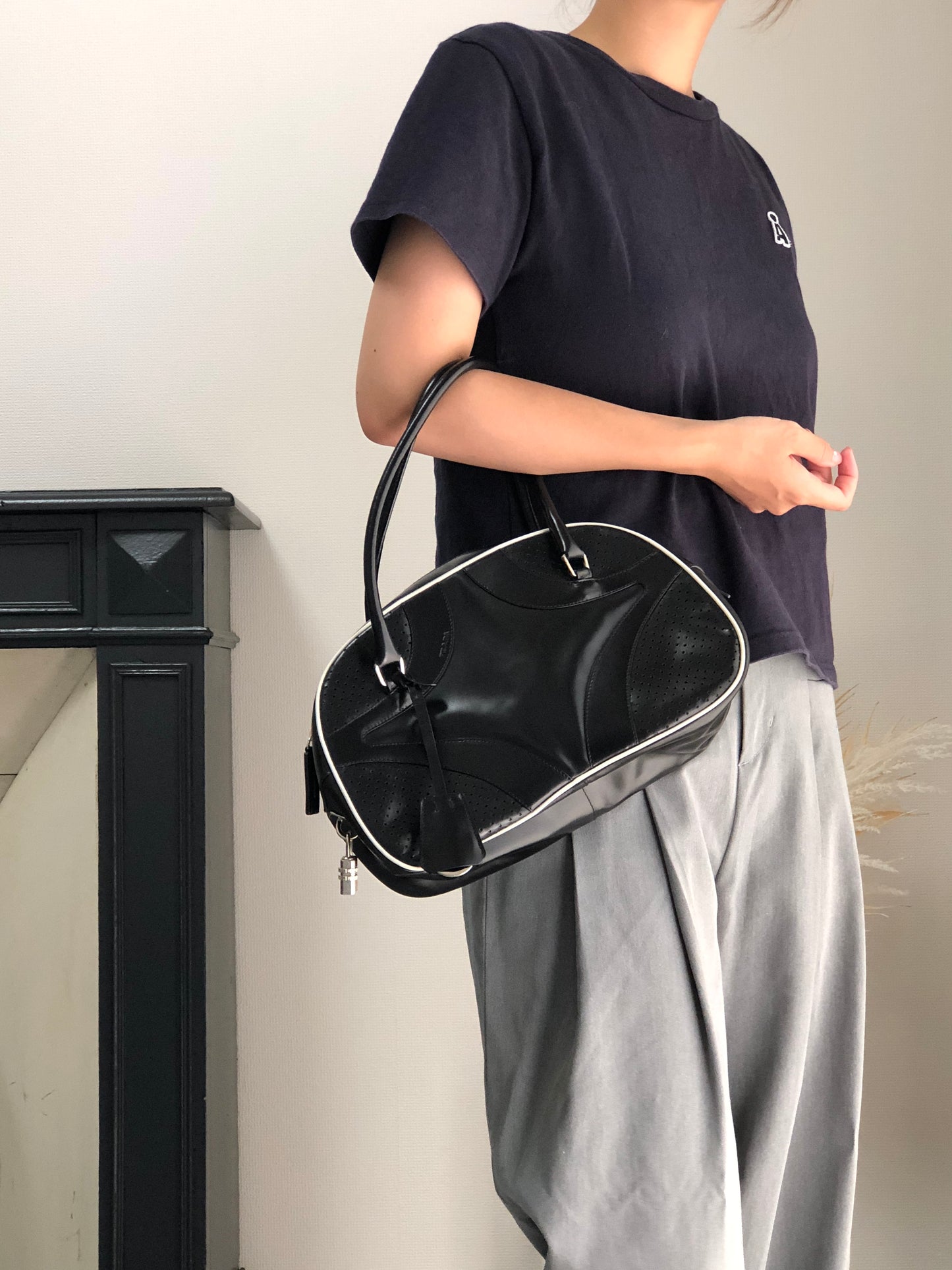 PRADA 掛鎖小號波士頓包 手提包 黑色 復古 vcg8wk