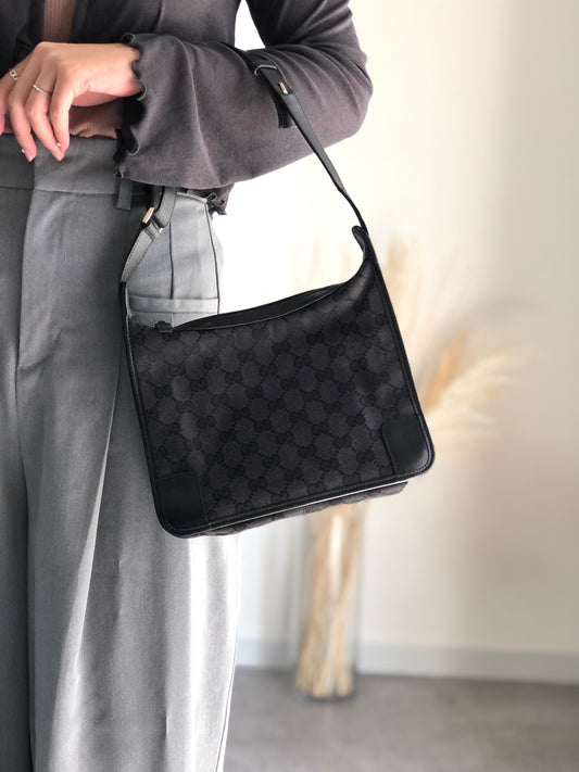 GUCCI GG Canvas Handbag Black Vintage 55j2fr