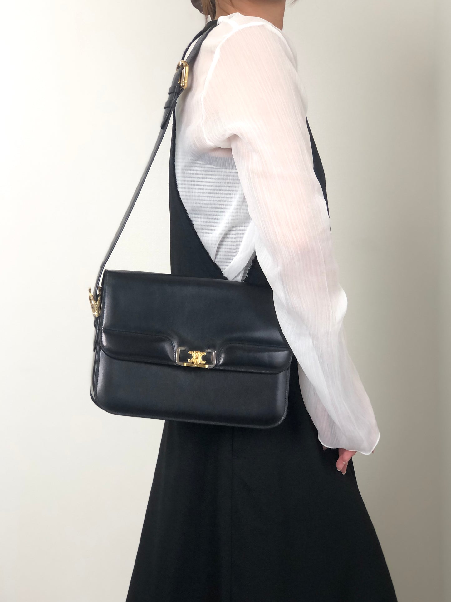 CELINE Blason Shoulder bag Black Vintage iw3njy