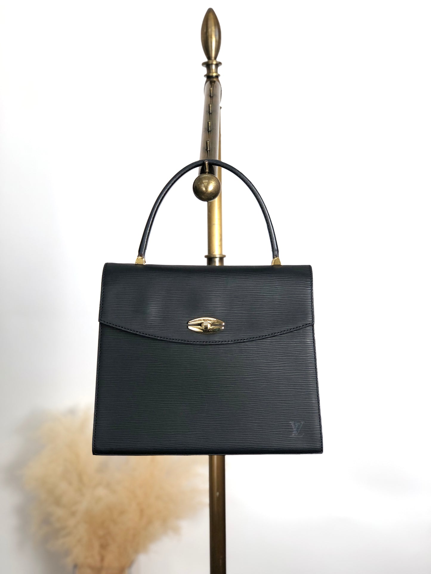 LOUIS VUITTON Epi Turn Lock Handbag Black Vintage u8cniv