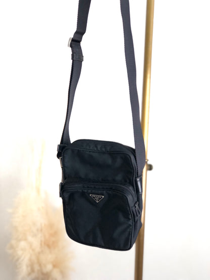 PRADA Triangle Logo Shoulder bag Black Vintage xvtn4t